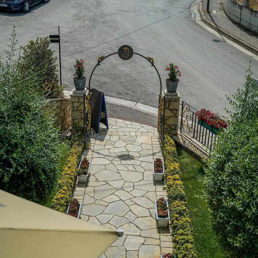 Jata Crown Hotel تيرانا