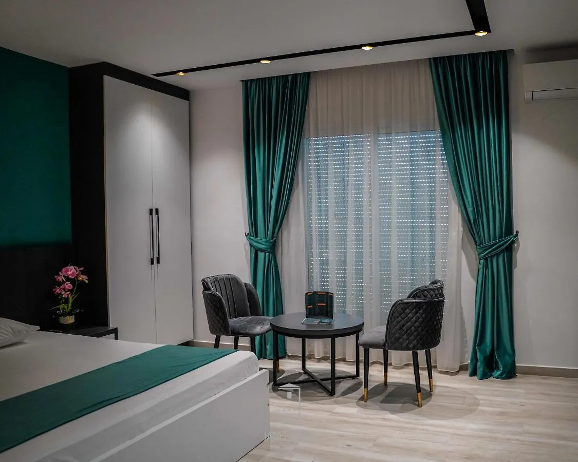 Jata Crown Hotel Tiran