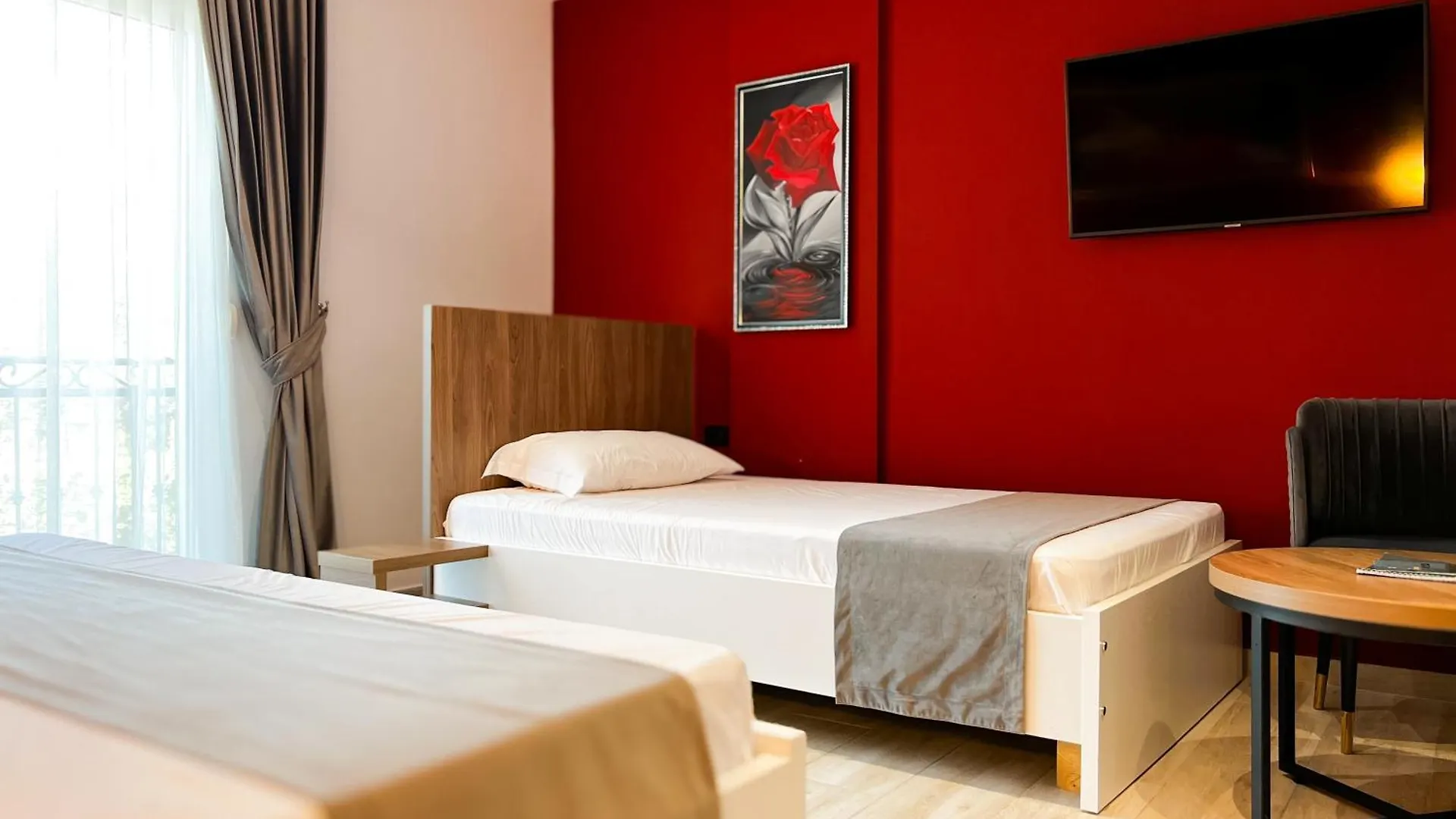 Jata Crown Hotel Tiran Arnavutluk