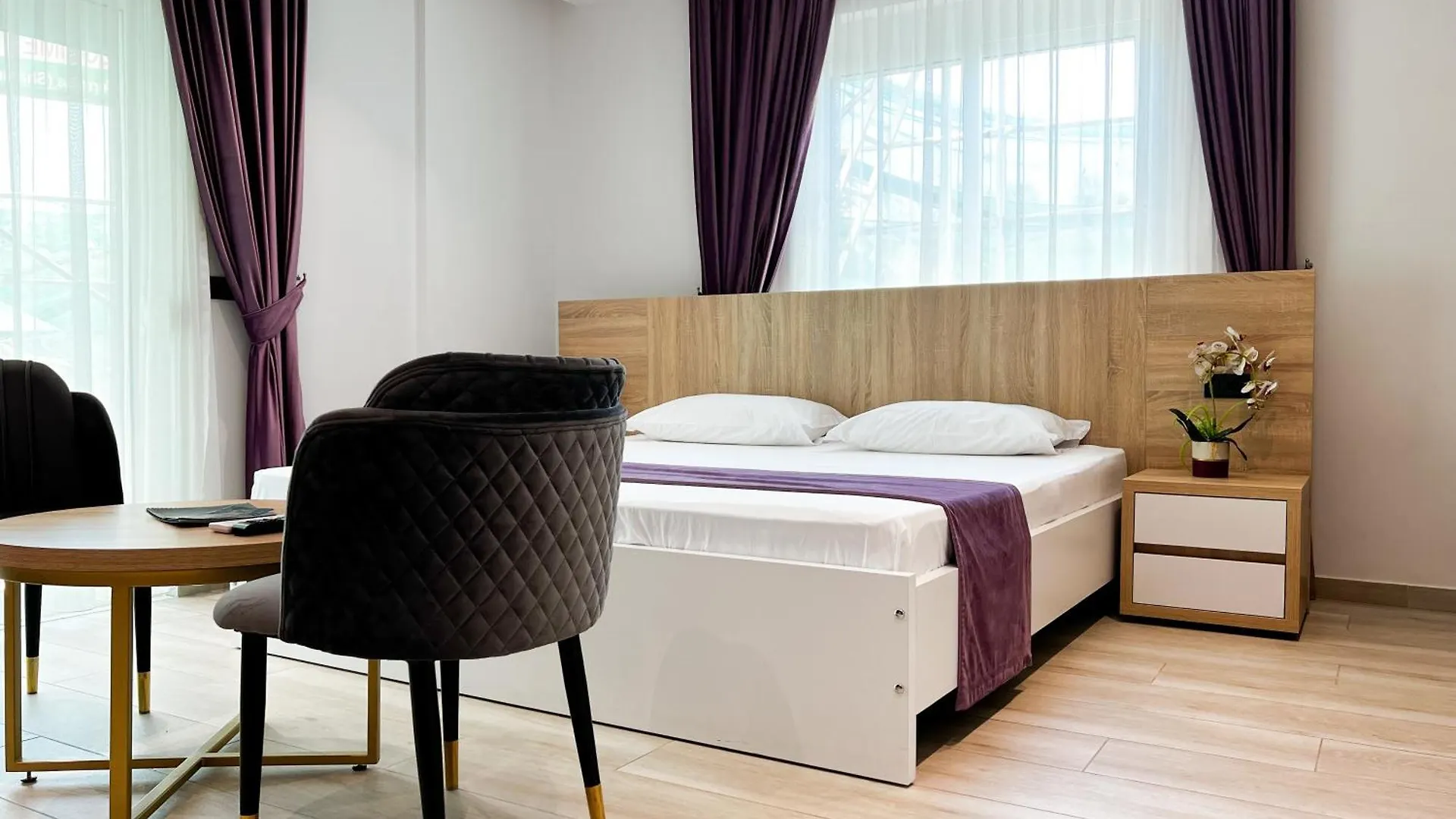 Jata Crown Hotel Tirana 3*,