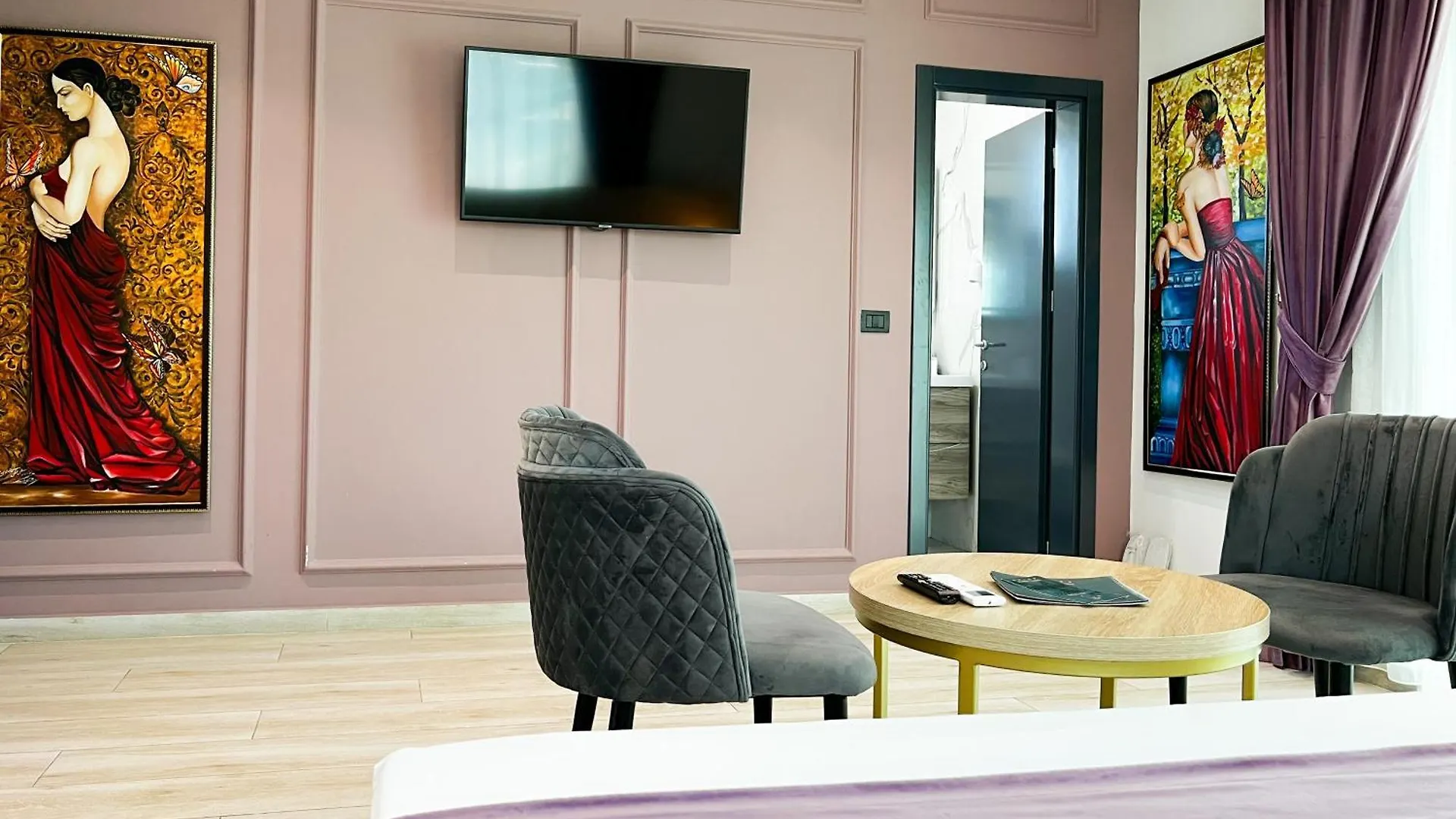 Jata Crown Hotel تيرانا