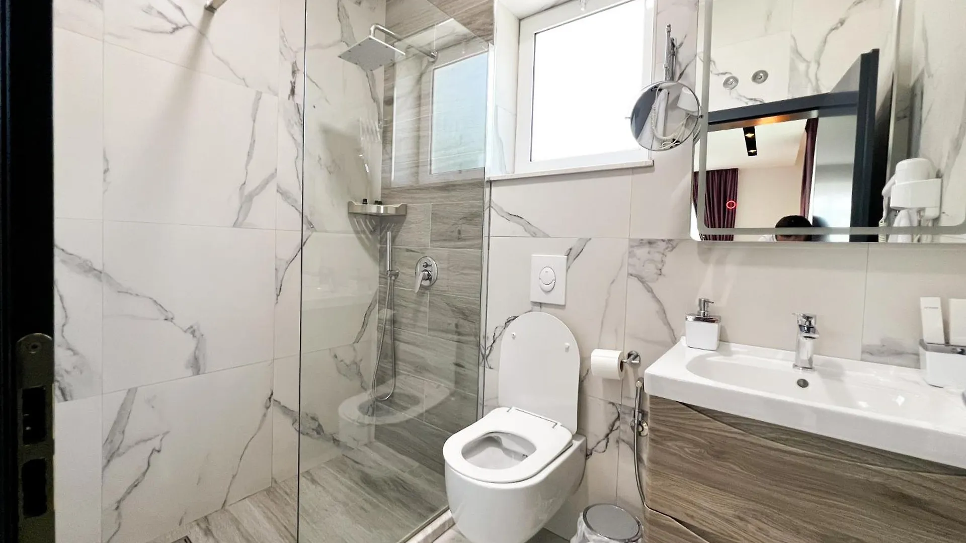 Jata Crown Hotel Tiran 3*,  Arnavutluk