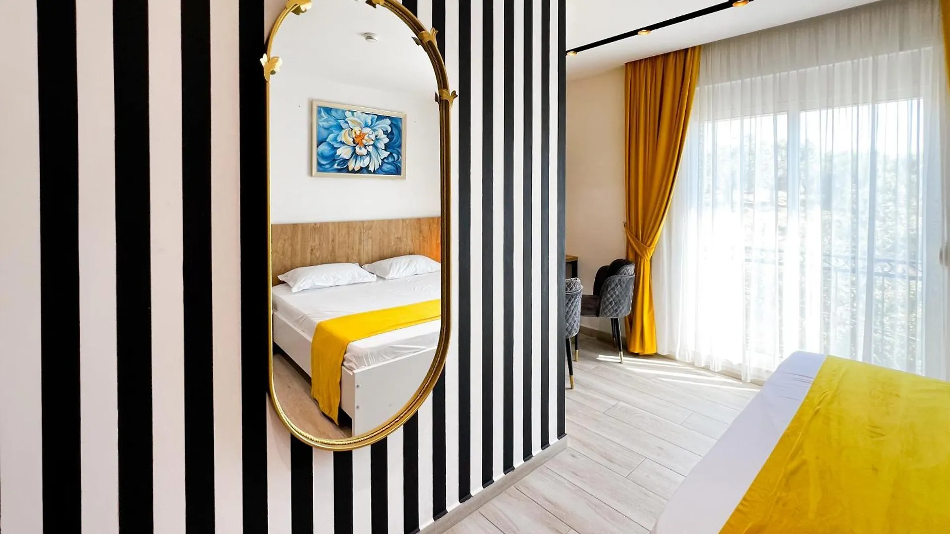 Jata Crown Hotel تيرانا
