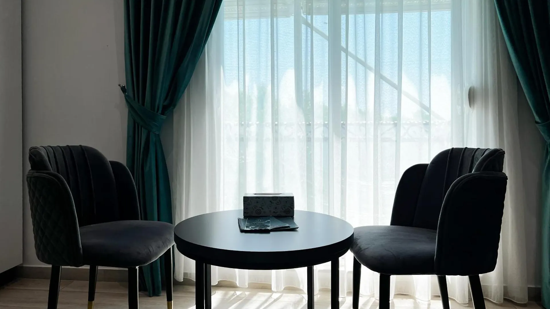 Jata Crown Hotel تيرانا