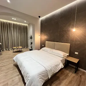 Otel Enzo & Blloku